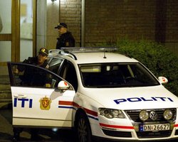 В молодежном лагере в Норвегии убиты около 80 человек