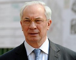 Азаров уверен, что получит от России скидку на газ
