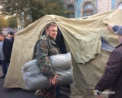 Под Радой появились первые палатки