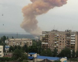 ЗС РФ завдали авіаудару по Сєвєродонецьку: пошкоджено цистерну з азотною кислотою (фото)