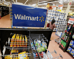 Трамп поднял пошлины: американцы в панике закупают товары первой необходимости (фото)