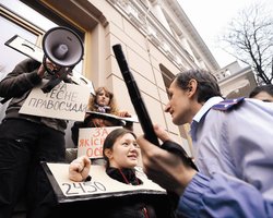 Гражданская атака. Репрессии против участников мирных протестов дают обратный эффект