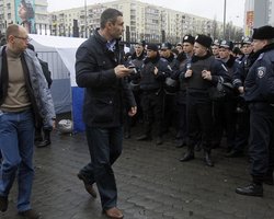 Яценюк, Кличко и Тягнибок, не дождавшись встречи с Шаповалом, пошли на заседание ЦИК
