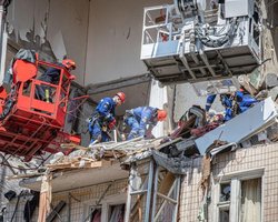 Взрыв дома на Позняках: под завалами ищут двух мужчин