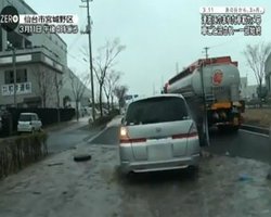 Под завалами в Японии нашли видео из смытой цунами машины