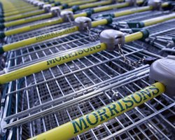 Во Львове болельщики из Германии по незнанию увезли с собой магазинную тележку