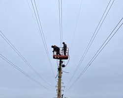 Атаки РФ залишили без світла частину України: які області постраждали