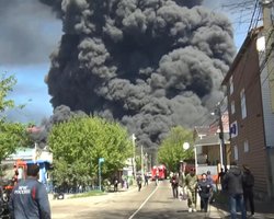 Нефть течет по улицам: что происходит в Туапсе после ударов по НПЗ (видео)