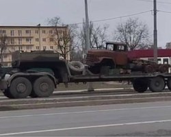 "Бесконечный поток" колонн: РФ вывезла около 500 единиц сожженной техники из Авдеевки (видео)