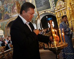 Янукович: буду молить Бога, чтоб КС оставил коалицию