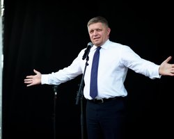 Состояние Фицо тяжелое, но стабильное: в Словакии сообщили новые детали о последствиях покушения