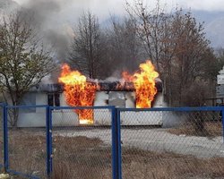 Тактика выжженной земли: армяне бегут из Карабаха, сжигая дома и разрушая могилы