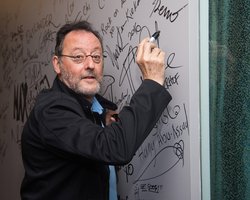 "Втеча": актор Жан Рено написав роман про викрадених Росією українських дітей