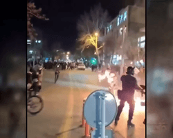 Протесты в Иране: Трамп пригрозил вмешательством США, РФ отправляет в Тегеран грузовые самолеты