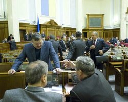 Рада согласна снять ограничения на валютное кредитование