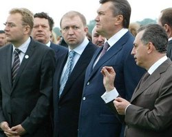 Мэр Львова потребовал убрать себя из рекламы Партии регионов