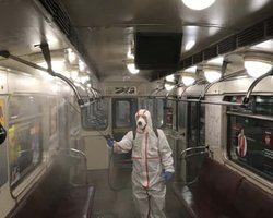 Пускать будут всех, но в масках. Как в Киеве будет работать метро после 25 мая