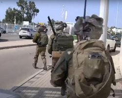 "Повернули контроль": ЦАХАЛ встановлює бар'єр з танків на кордоні з Сектором Гази (відео)