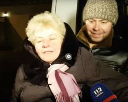 Мать украинского пленного потеряла сознание, услышав его голос