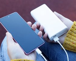 Отключение света в Украине: как правильно заряжать повербанк