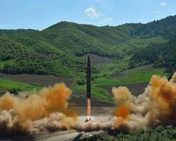 Снова оправдываться. Как Украина оказывается в центре оружейных скандалов