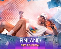 Мальчик в трусиках: фанатов "Евровидения 2024" шокировало выступление певца из Финляндии