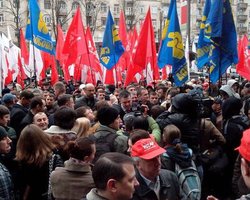 Митинг у Киевсовета завершен, протестующие покидают Крещатик
