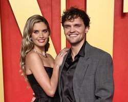 Сын Джека Николсона впервые появился на публике со своей девушкой Сарой Сампайо