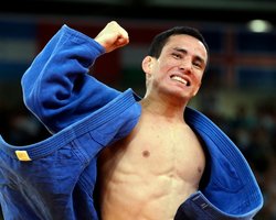 Бразильский дзюдоист сломал в душе свою олимпийскую медаль