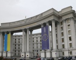 Названа причина решения президента о замене 12 послов