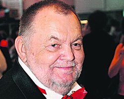 Умер сценарист фильма Москва слезам не верит