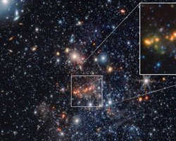 Странную пыль нашли в космосе: она витает в 4 млн световых лет от нас (фото)