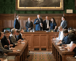 Во второй тур выборов премьера Великобритании прошли шесть человек (список)