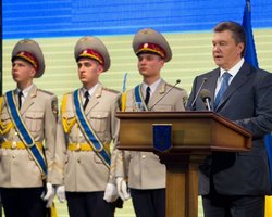 Янукович намерен полностью перевести Внутренние войска на контрактную основу