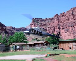 На дні Великого каньйону знаходиться "приховане" село: жінка показала свій будинок