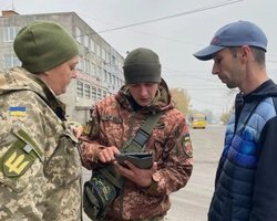 Убегают каждые 2 минуты: за месяц армия потеряла 21 тысячу военных, — Игорь Луценко