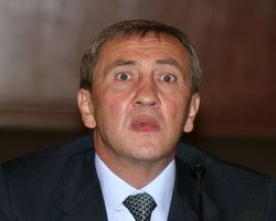 Левочкин: Янукович не собирается пока увольнять Черновецкого