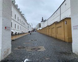 "Останній молебень УПЦ": що відбувалось у Києво-Печерській лаврі в день "виселення" (репортаж)