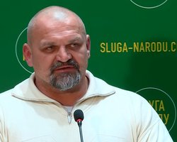 "Слуга народу" оголосила про перемогу Вірастюка на 87 окрузі за уточненими даними комісії