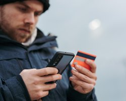 Денег у заробитчан больше нет. Почему сокращается объем переводов в Украину