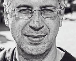 Герои нашего времени. Волонтер Красного Креста Виталий Головатый