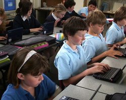 Школьникам предложат самим купить себе нетбуки по 2 тыс. грн