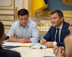 Возможно, первые кадровые указы президента появятся сегодня вечером, – Богдан