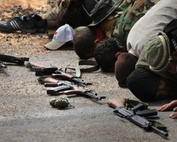 ТВ: Повстанцы в Мисурате сдаются ливийской армии