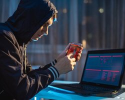 Операція "Pegasus": як держави зламують смартфони громадян і перетворюють їх на пристрої для стеження