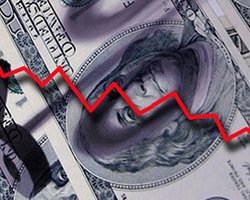 Нацбанк взял курс на снижение курса доллара, - эксперт