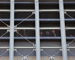 "Звездный" изолятор с "жесткими" условиями: что известно о месте, где могут содержать Мадуро в США