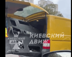 У Києві помітили мікроавтобус зі збитим "Шахедом" усередині (відео)