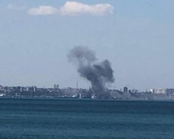 Готовили к экспорту: ракеты РФ ударили по хранилищам зерна в Одесском порту