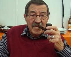 Глава израильского МВД предложил лишить Гюнтера Грасса Нобелевской премии